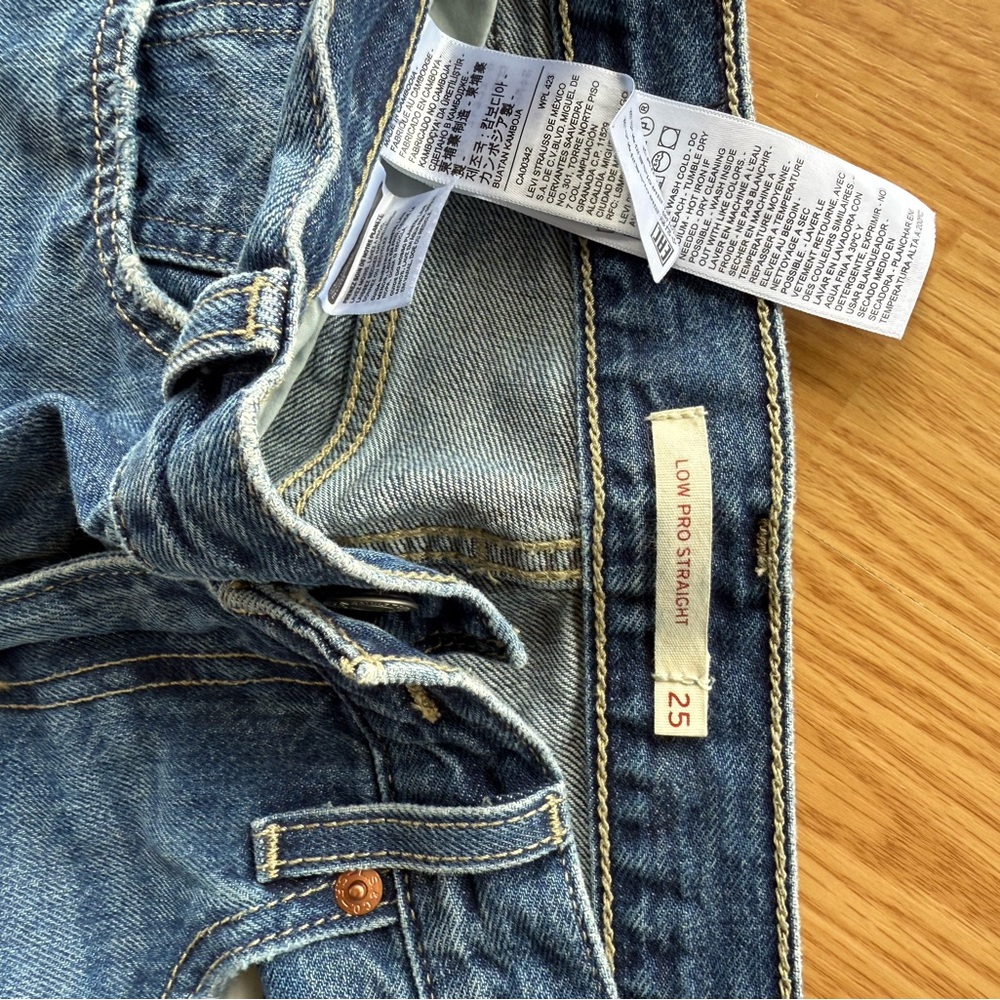 Levi's Blue Denim Women's Jeans - Picture 4 of 5